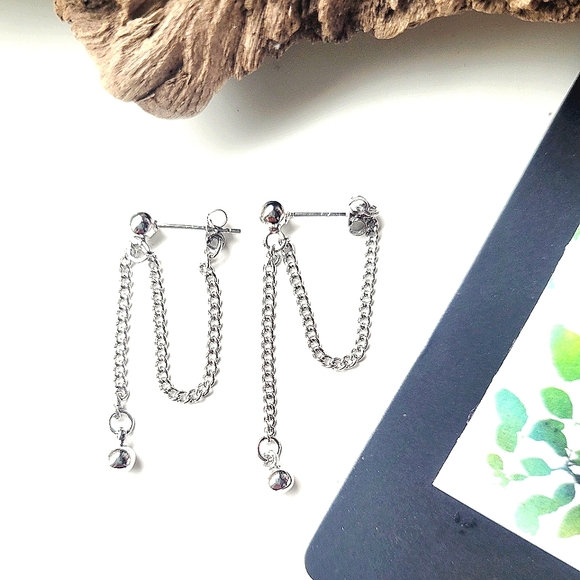 Set of beautiful silver dangle ball push back earrings - Picture 4 of 5